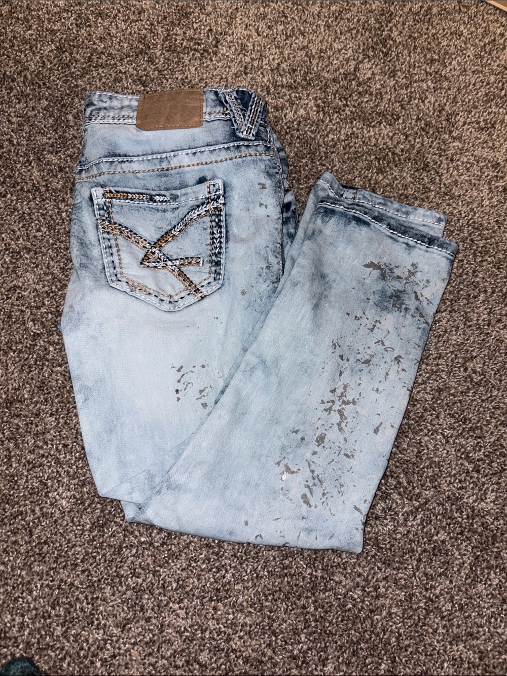Amethyst Jeans Women’s Straight Leg capri - Light Blue Wash with Paint Detail